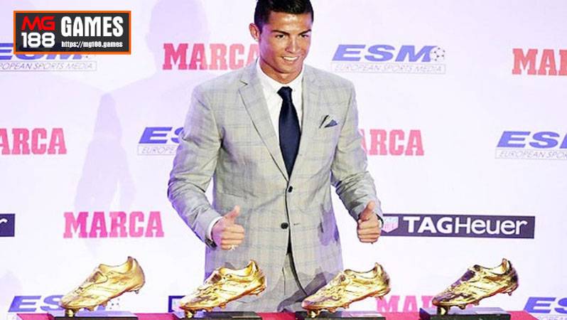 Chiếc giày vàng thứ 4 của Ronaldo Tháng 10 2015