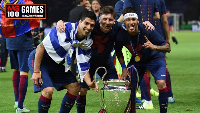 Messi ăn mừng danh hiệu UEFA Champions League cùng đồng đội