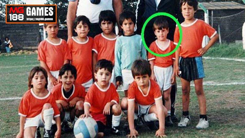 Messi đã bộc lộ tài năng và niềm đam mê với bóng đá từ nhỏ